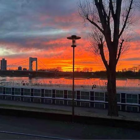Zimmer In Koeln Esterno foto