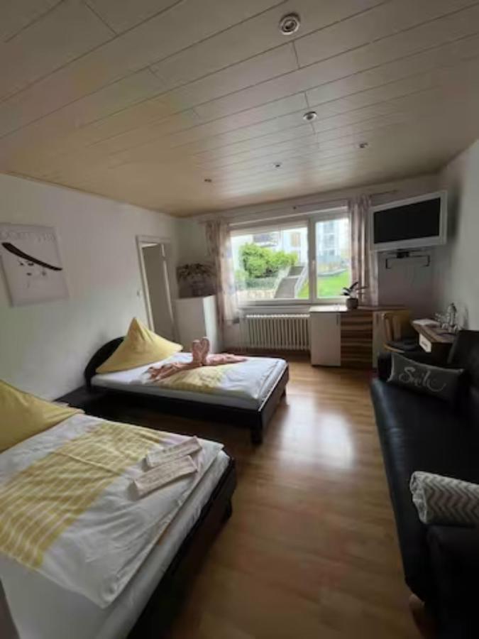 Zimmer In Koeln Esterno foto